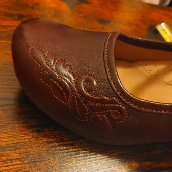 Dansko Brown Leather Savanna Embossed Mary Jane clogs