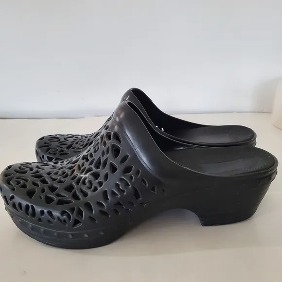 DANSKO PIPPA Sz 10 EU 41 Black Laser Cut Rubber Comfort Mule Clog Slip On EUC!