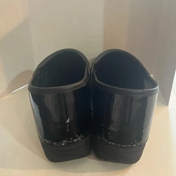 Dansko Professional XP 2.0 Black Patent Leather Clogs Women’s 41 (10.5-11) Wide
