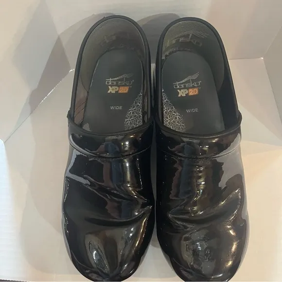 Dansko Professional XP 2.0 Black Patent Leather Clogs Women’s 41 (10.5-11) Wide