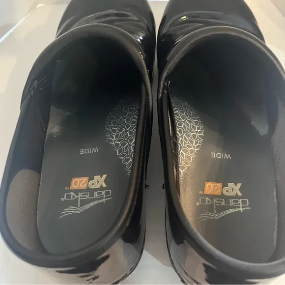 Dansko Professional XP 2.0 Black Patent Leather Clogs Women’s 41 (10.5-11) Wide