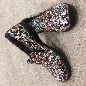 Dansko Women's 39 Euro (9 US) Black and white with floral pattern  😍 CUTE!! 😍