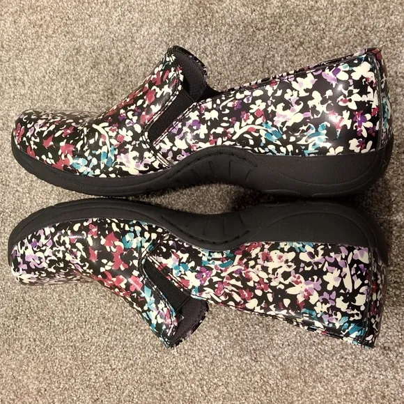 Dansko Women's 39 Euro (9 US) Black and white with floral pattern  😍 CUTE!! 😍