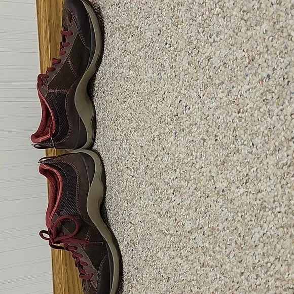 Dansko women's Sabrina slip resistant brown walking shoes sz 40 (7.5-8)