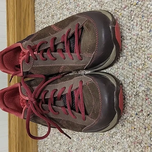 Dansko women's Sabrina slip resistant brown walking shoes sz 40 (7.5-8)