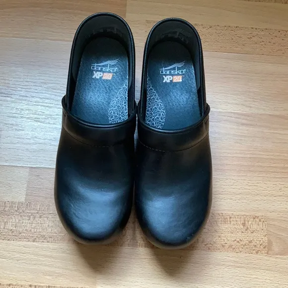 Dansko XP 2.0 Black Leather Slip-Resistent Shoes