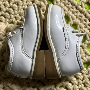 Danuccelli shiny white leather w glove leather lining and aerated arch support