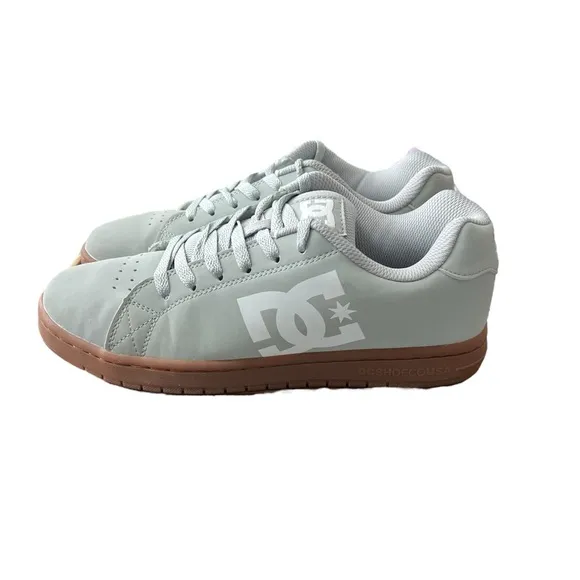 DC Men’s Gaveler Casual Low Top Skate Sneakers in size 9