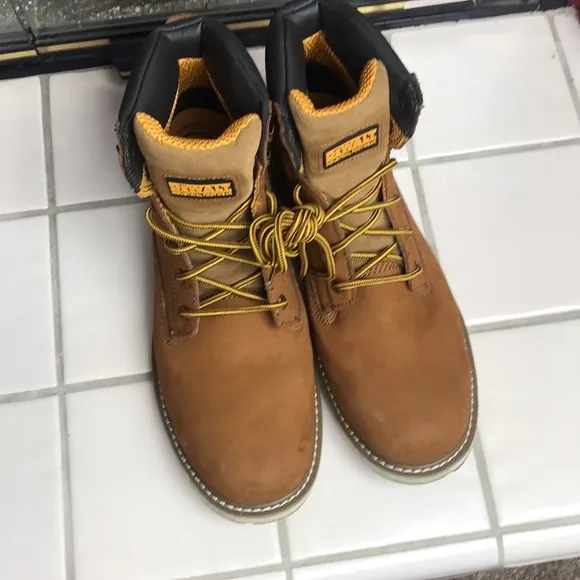 DeWalt Men's Halogen 6 in. Work Boots - Soft Toe