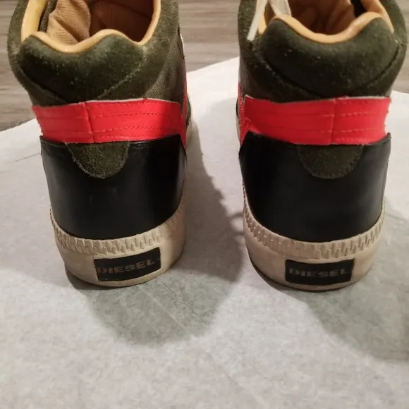 Diesel Suede Leather V Is For Diesel S-Spaark Mid Sneakers in Olive