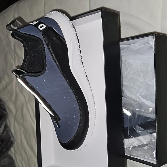 DKNY Mens Zip Up Sneakers,BRAND NEW IN ORIGINAL BOX!!!