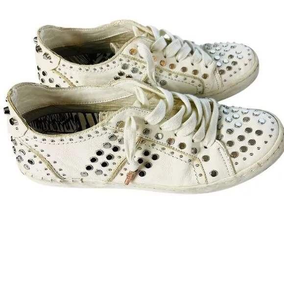 Dolce Vita Sneakers Shoes White Silver Stud Accents Size 8.5