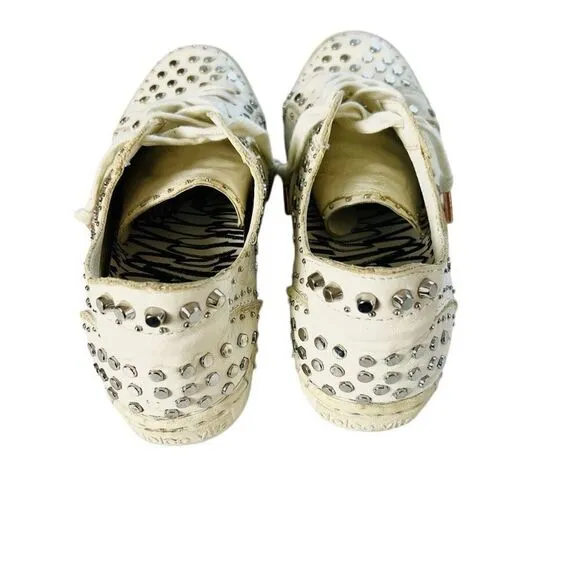 Dolce Vita Sneakers Shoes White Silver Stud Accents Size 8.5