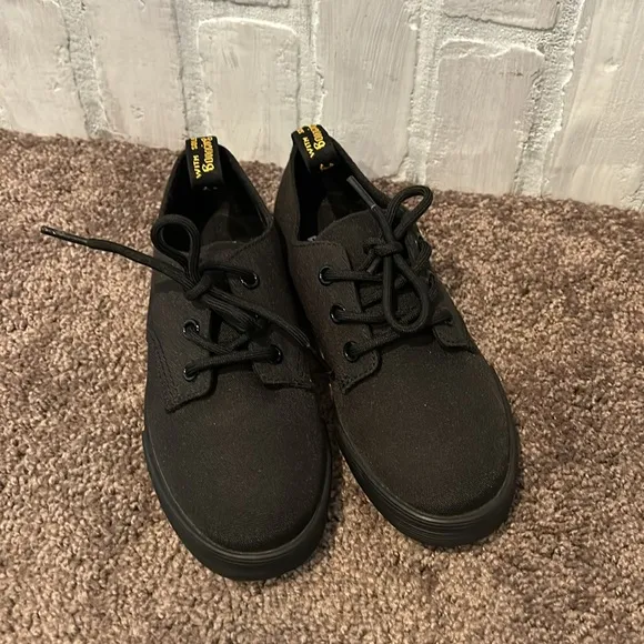 Dr. Martens airwair black canvas Santanita junior sneakers size 1