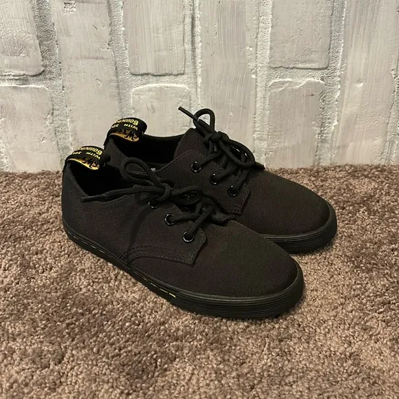 Dr. Martens airwair black canvas Santanita junior sneakers size 1