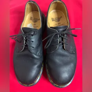 Dr. Martens Black Leather youth shoes