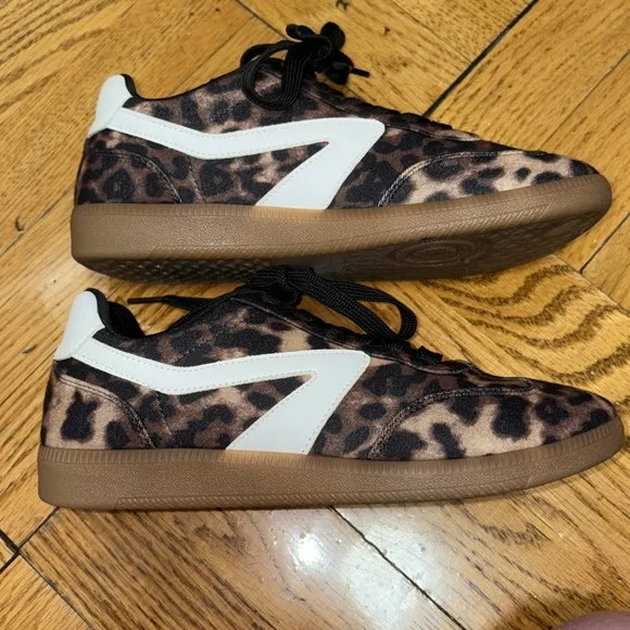 DV By Dolce Vita  - Voyage Leopard Color Block Lace-Up Sneakers