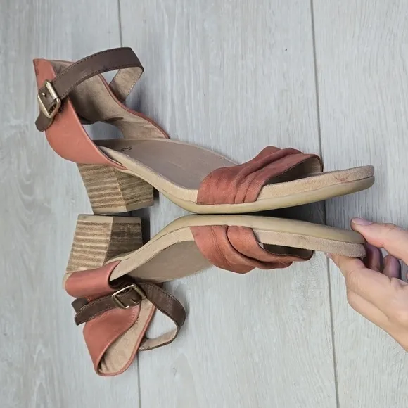 Earth Women IVY Symphony  Ankle Leather Heels Sandals shoes sz 9.5M
