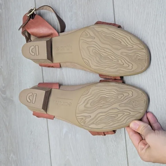 Earth Women IVY Symphony  Ankle Leather Heels Sandals shoes sz 9.5M
