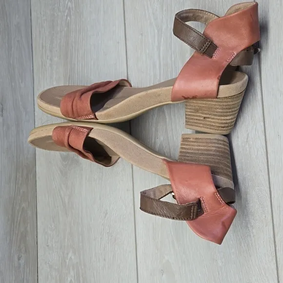 Earth Women IVY Symphony  Ankle Leather Heels Sandals shoes sz 9.5M