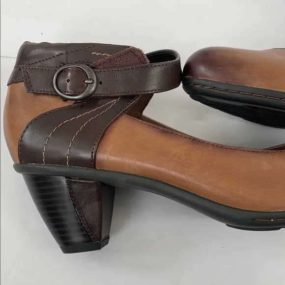 Earth Women's Garnet Almond Leather Brown Heels Size 10