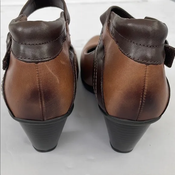 Earth Women's Garnet Almond Leather Brown Heels Size 10