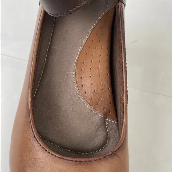 Earth Women's Garnet Almond Leather Brown Heels Size 10