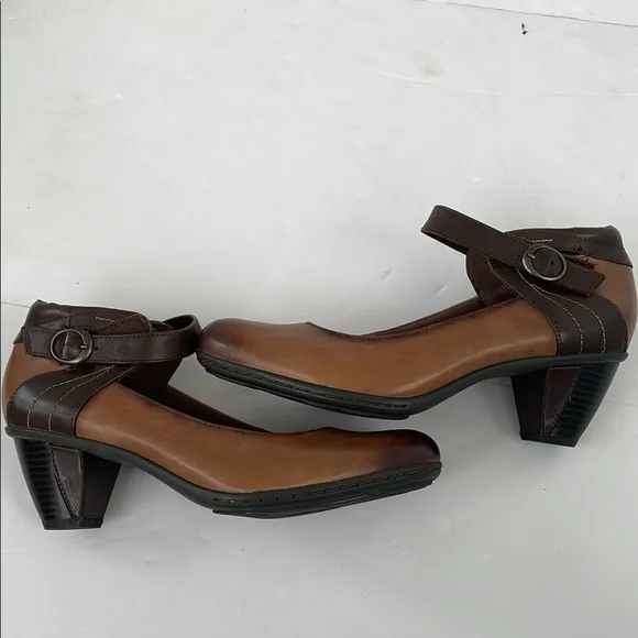 Earth Women's Garnet Almond Leather Brown Heels Size 10