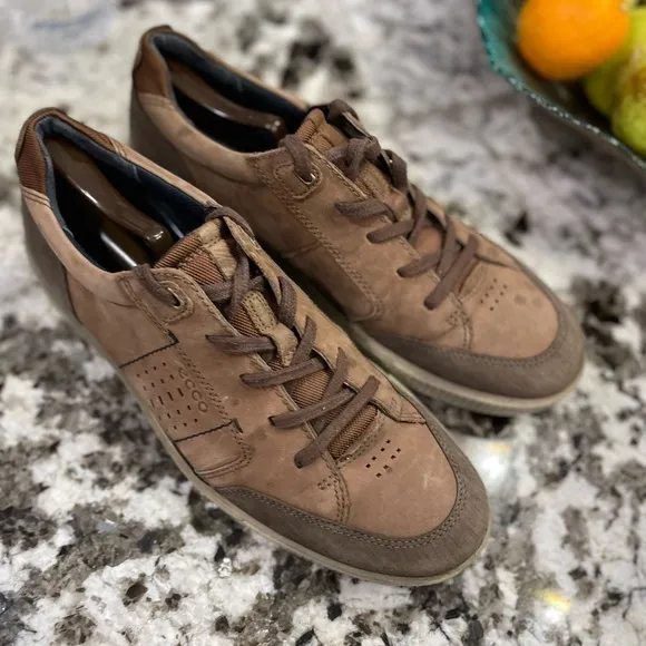 Ecco Leather Casual Shoes men’s size 10