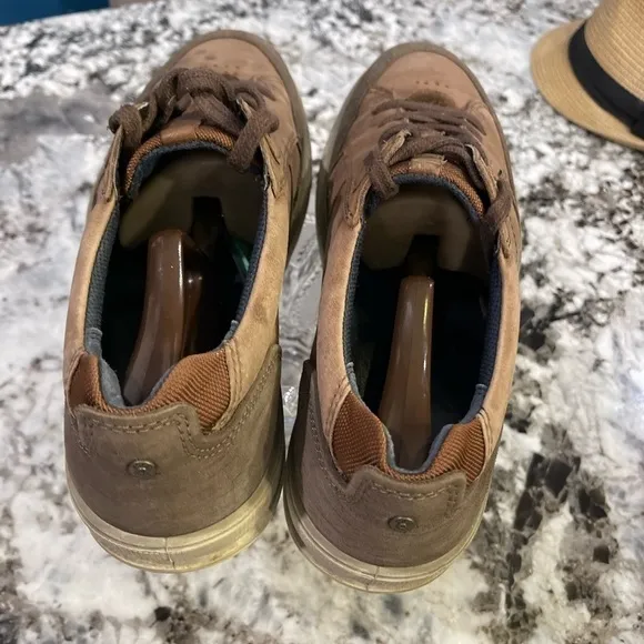 Ecco Leather Casual Shoes men’s size 10