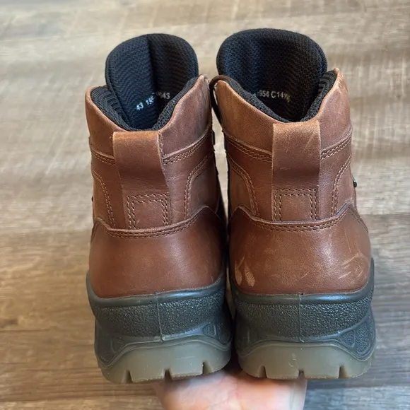ECCO TRACK 25 Hiking Boots Men’s 9 Brown Leather High Top Gore-Tex Moc Toe