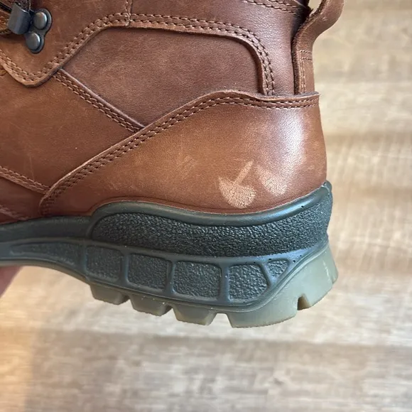 ECCO TRACK 25 Hiking Boots Men’s 9 Brown Leather High Top Gore-Tex Moc Toe