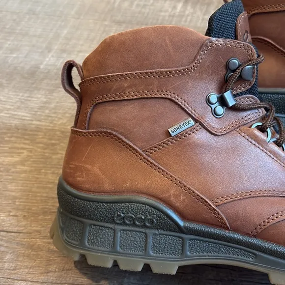 ECCO TRACK 25 Hiking Boots Men’s 9 Brown Leather High Top Gore-Tex Moc Toe