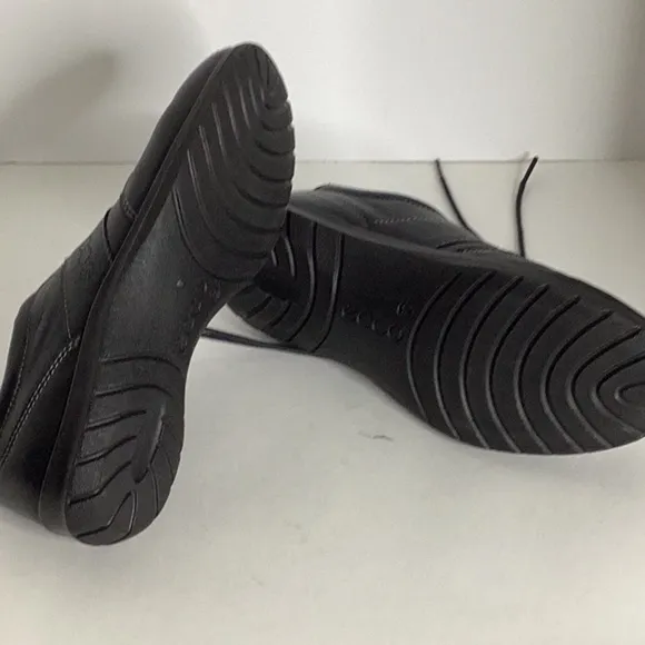 ECCO Women’s Black Leather Arch Support Lace Up Sneakers Shoes Size  39 (8/8.5)