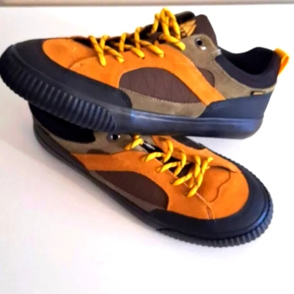 Element sneakers sued, rubber sole, with pull strip in the back NEW!!!