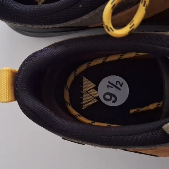 Element sneakers sued, rubber sole, with pull strip in the back NEW!!!