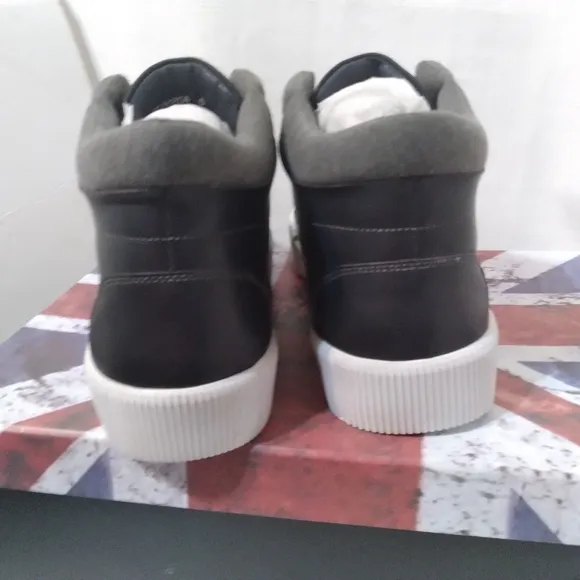 English  Laundry Joel Sneakers Mens Size 8.5 Navy Mid Top Lace Up Nwt