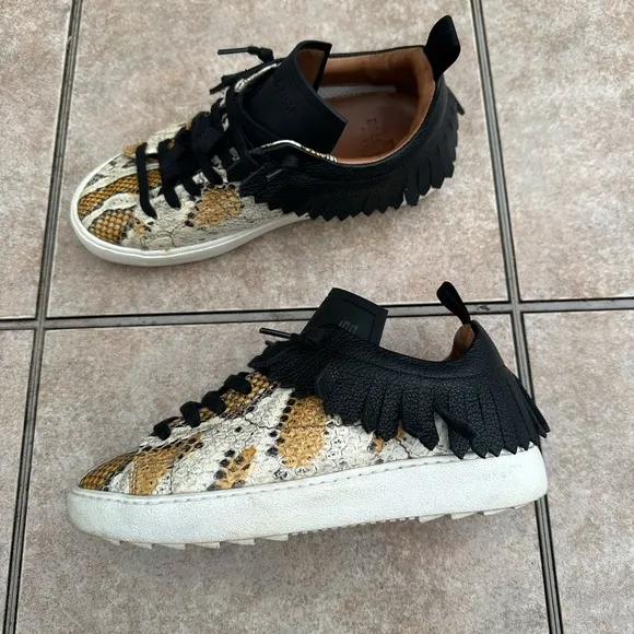 Esseutesse fringe sneakers