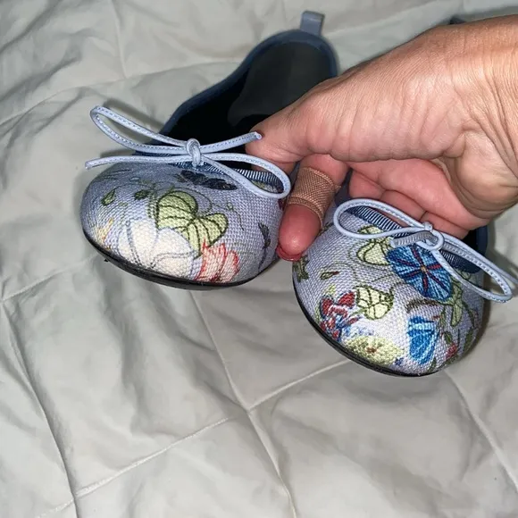 EUC Gucci womens shoes ballet flats floral print bow
