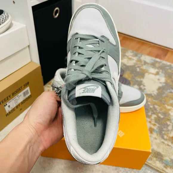 EUC Men’s Size 9.5 (Euro Sz 43) Nike Dunk Low Sneakers In Mica Green/White Color