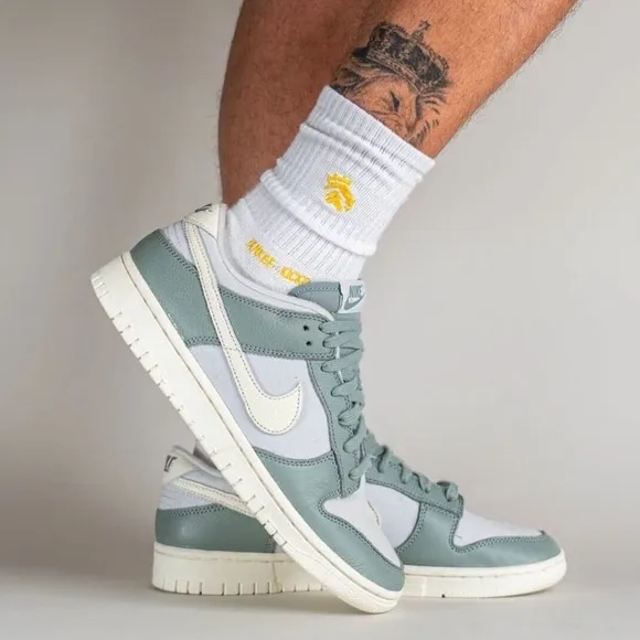 EUC Men’s Size 9.5 (Euro Sz 43) Nike Dunk Low Sneakers In Mica Green/White Color