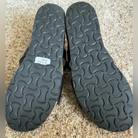 EUC/VGUC Size 37 (US L 6) Naot Black Althea Slide Sandal