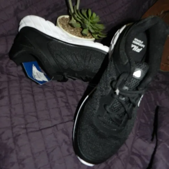 Fila Men's Breathable Knit Athletic Sneakers  Black NWT