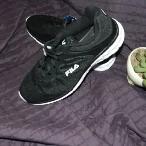 Fila Men's Breathable Knit Athletic Sneakers  Black NWT