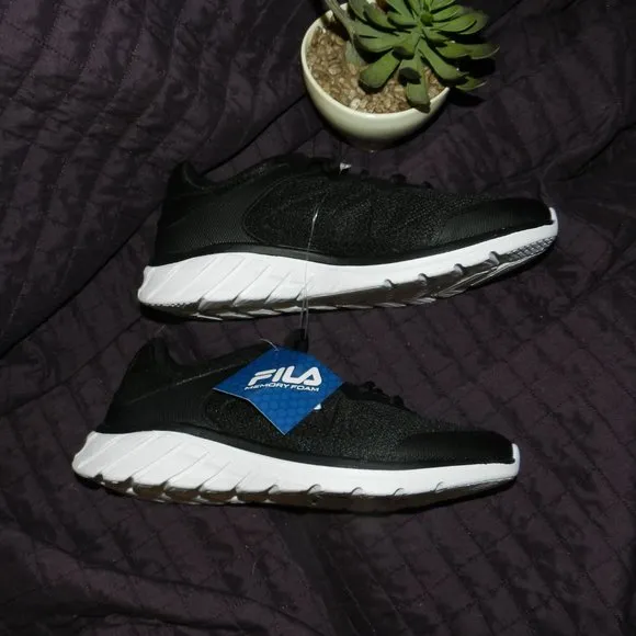 Fila Men's Breathable Knit Athletic Sneakers  Black NWT