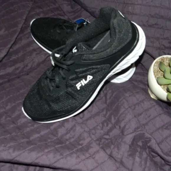 Fila Men's Breathable Knit Athletic Sneakers  Black NWT