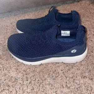 Fitville Men's 8.5 Extra Wide Slip-On Shoes with Hands Free Arch Support Navy