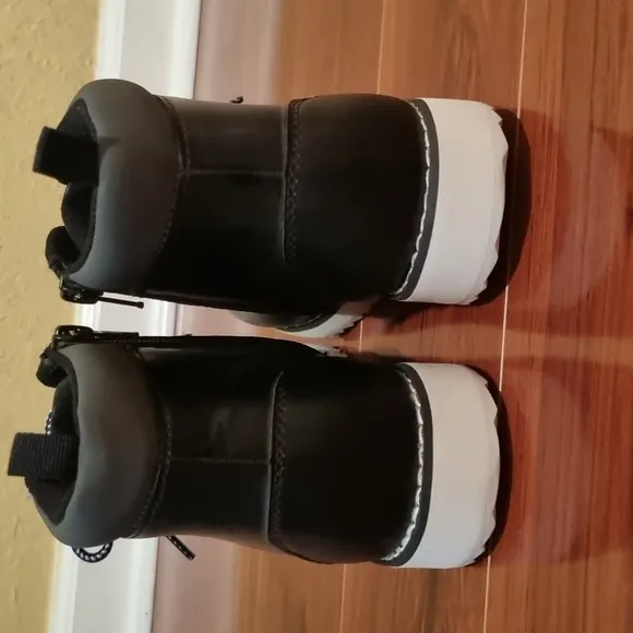 GAP Kids Hiking Boots Black Size 3