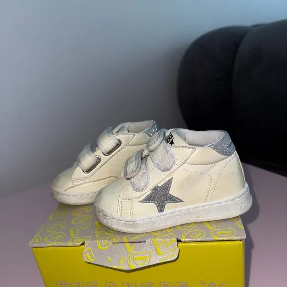 GOLDEN GOOSE SNEAKER size 21 (EU) US Toddler size 5 COLOR WHITE/SILVER
