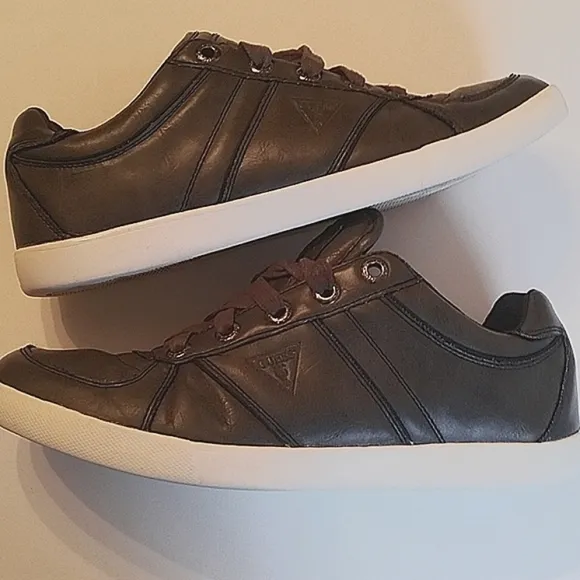 GUESS MEN CANVAS SNEAKERS